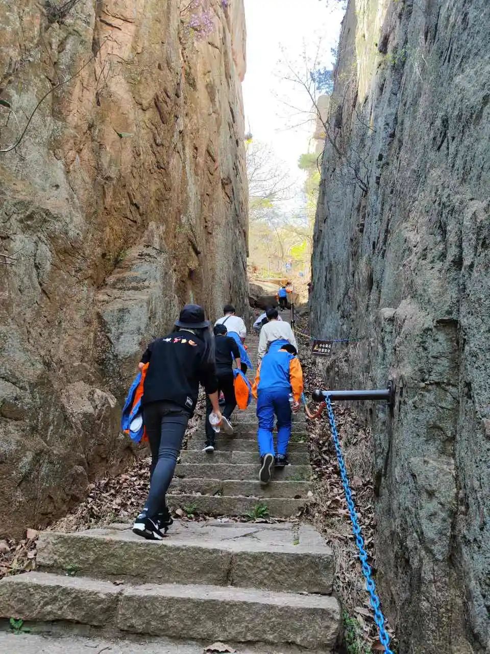 潔晶集團(tuán)組織“傳遞青春正能量,共筑潔晶百年夢(mèng)”青年團(tuán)建活動(dòng)